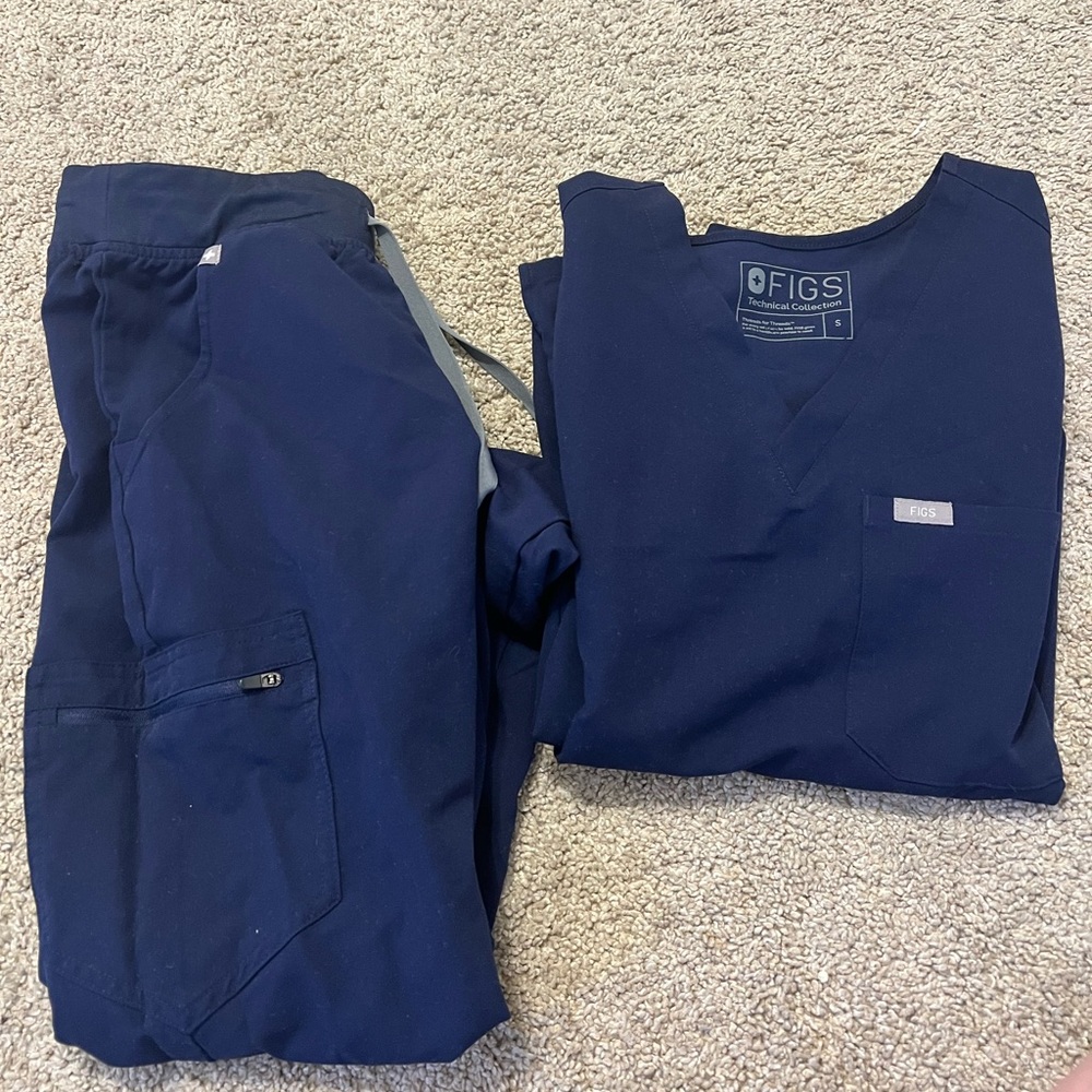 FIGS scrub set (joggers, catarina one pocket top)